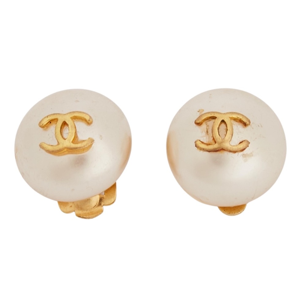 CHANEL VINTAGE FAUX PEARL AND GOLD BUTTON EARRINGS (CIRCA 1990’s))